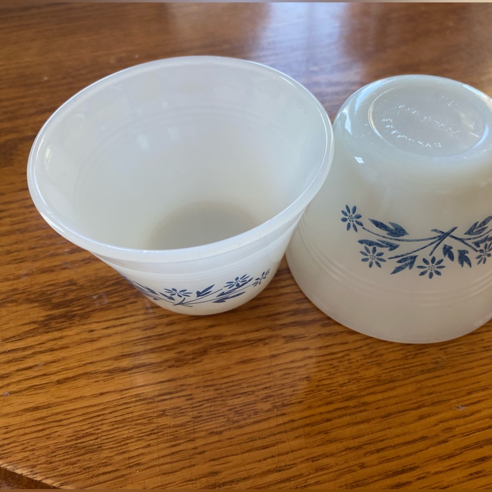 Two Vintage Dynaware Pry-o-Rey Milk Glass Blue Cornflower Ramikin/Custar…